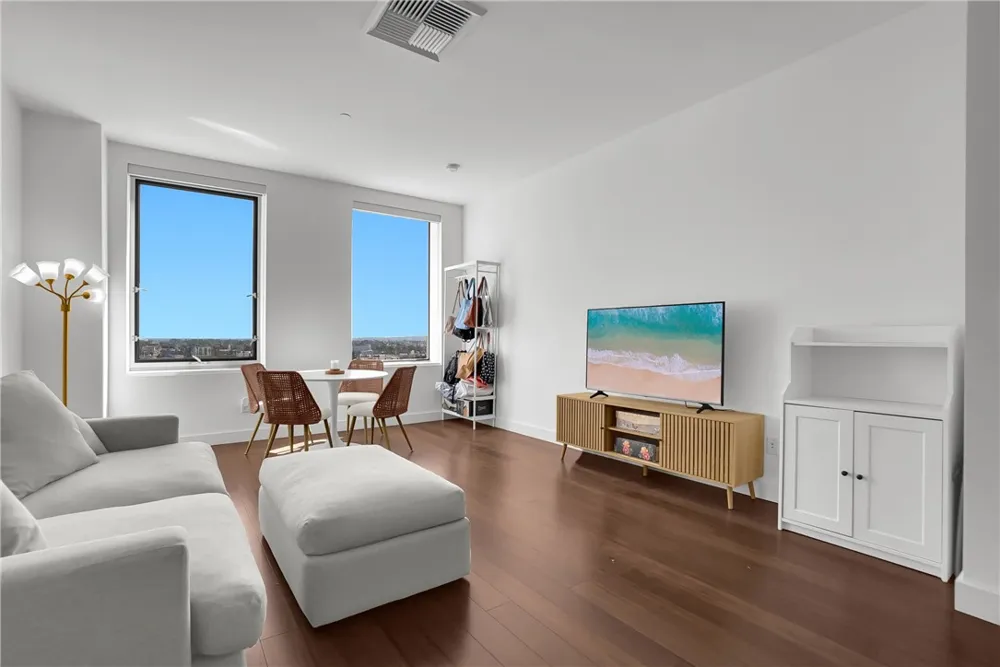 3810 Wilshire Boulevard #1009 Los Angeles, CA 90010