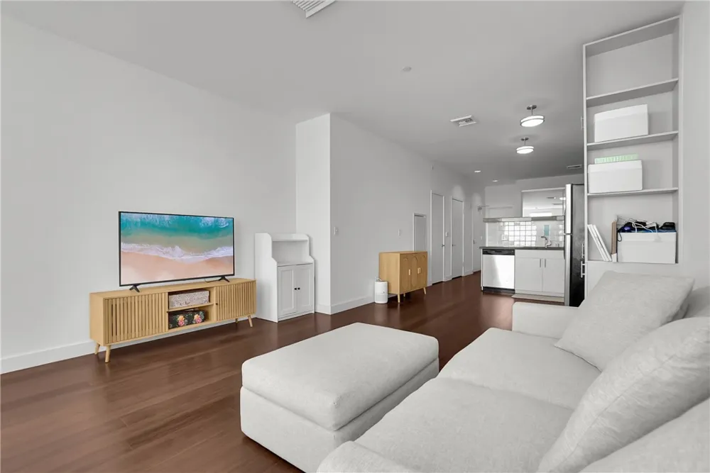 3810 Wilshire Boulevard #1009 Los Angeles, CA 90010