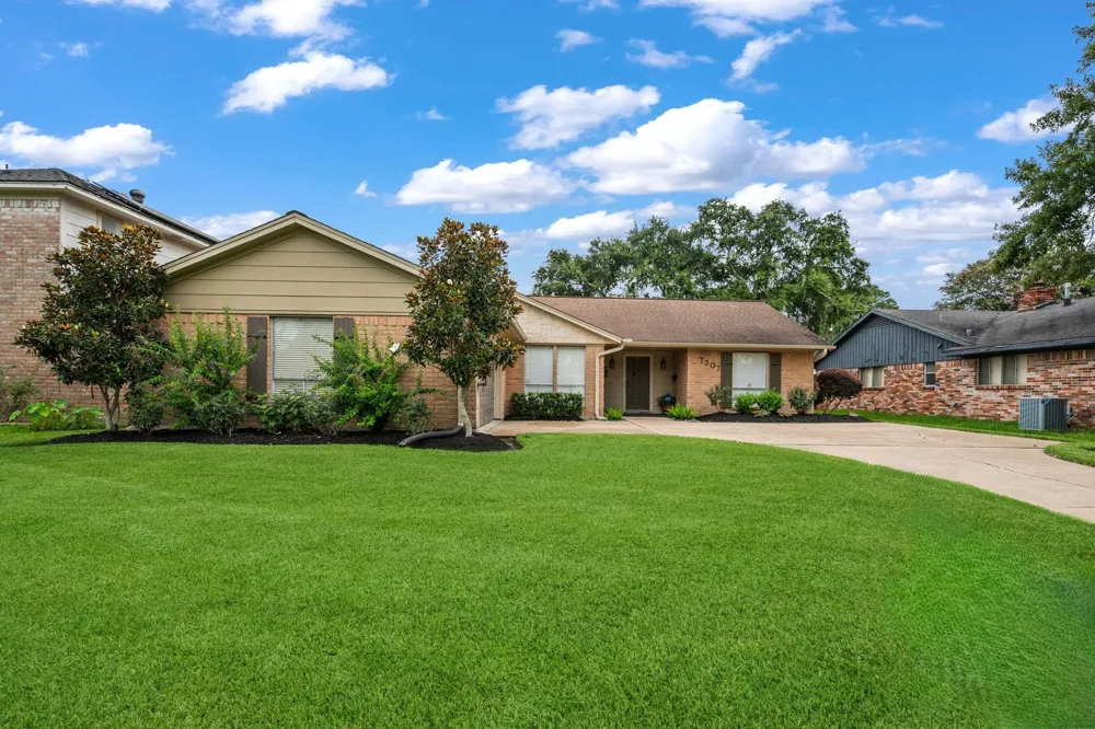 1307 Creek Hollow Drive Seabrook, TX 77586