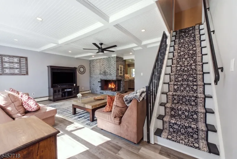49 Oslo Dr Rockaway, NJ 07866