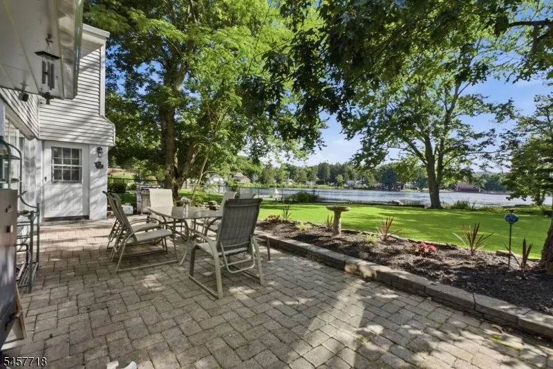 49 Oslo Dr Rockaway, NJ 07866