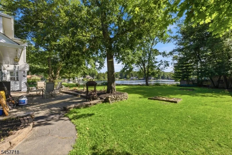 49 Oslo Dr Rockaway, NJ 07866