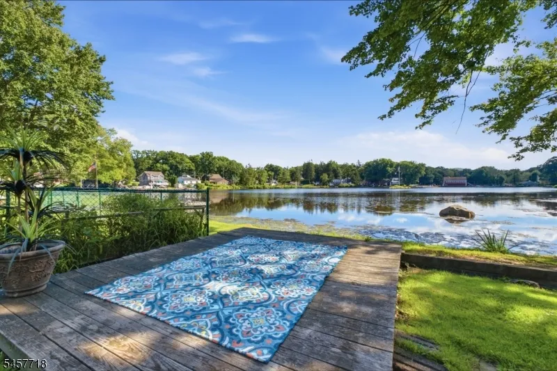 49 Oslo Dr Rockaway, NJ 07866