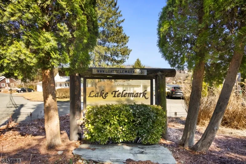 49 Oslo Dr Rockaway, NJ 07866