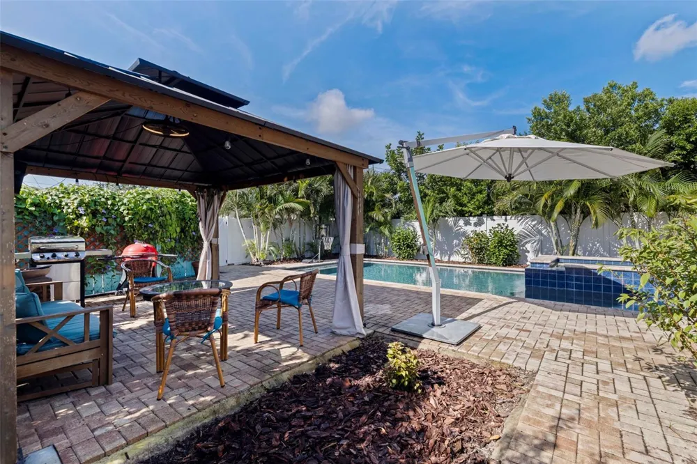 4626 10TH AVENUE St Petersburg, FL 33713