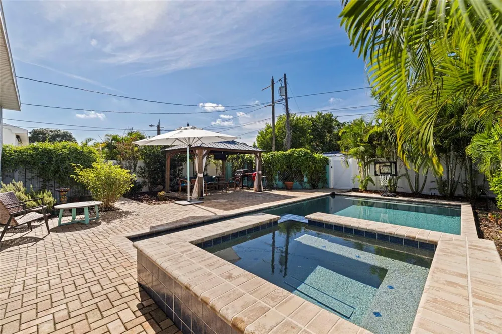 4626 10TH AVENUE St Petersburg, FL 33713