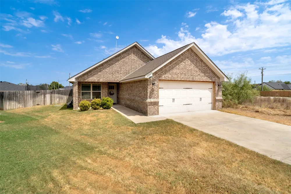 2324 Creek Drive Granbury, TX 76048