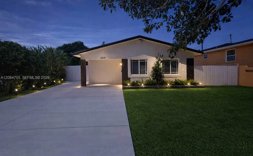 2221 NW 170th St Miami Gardens, FL 33056