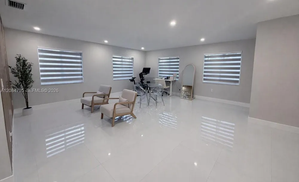 2221 NW 170th St Miami Gardens, FL 33056