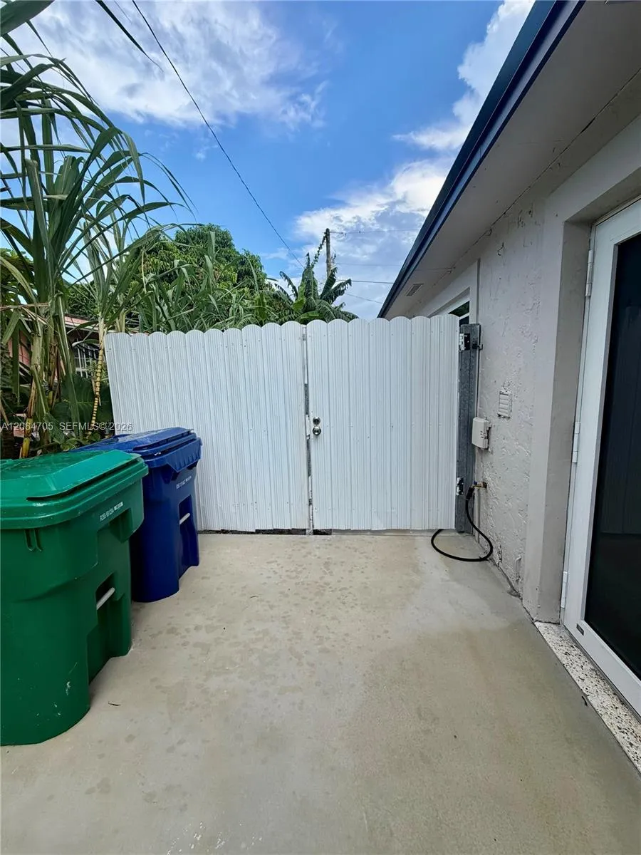 2221 NW 170th St Miami Gardens, FL 33056