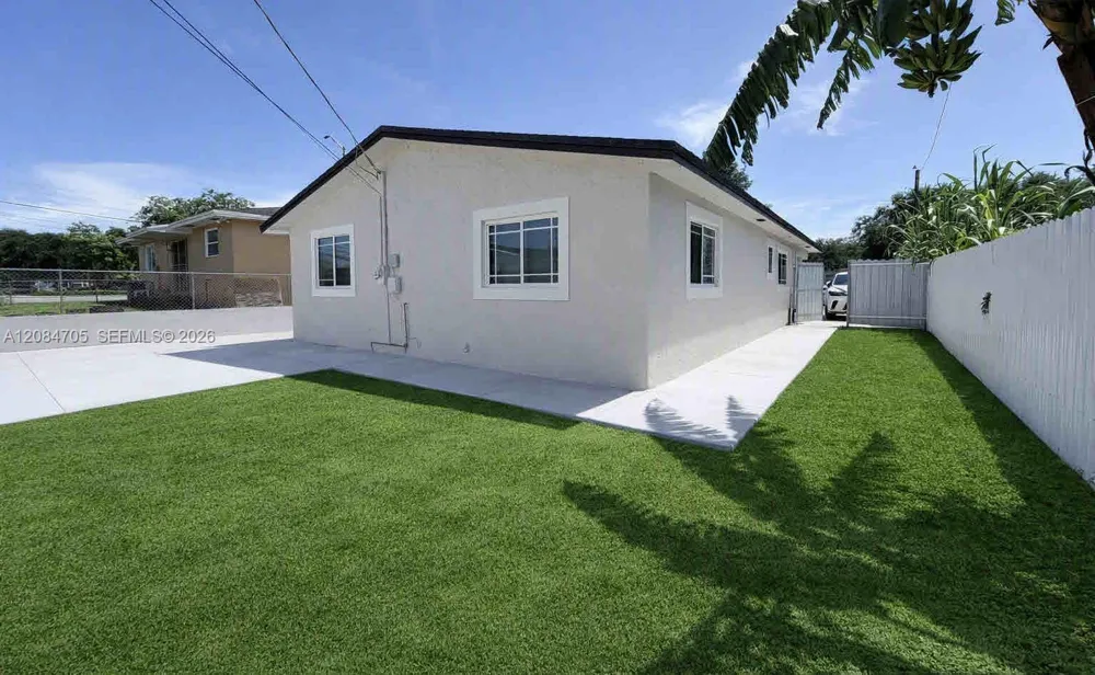 2221 NW 170th St Miami Gardens, FL 33056