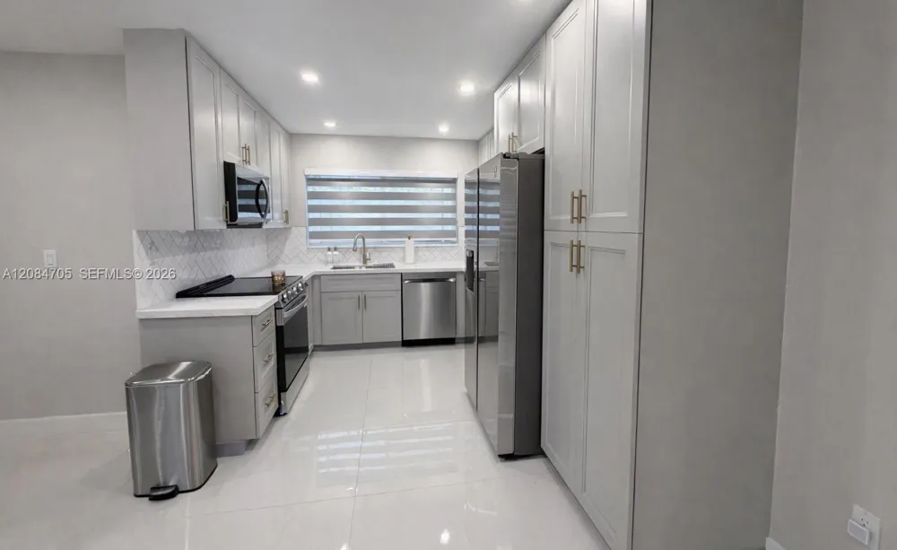 2221 NW 170th St Miami Gardens, FL 33056