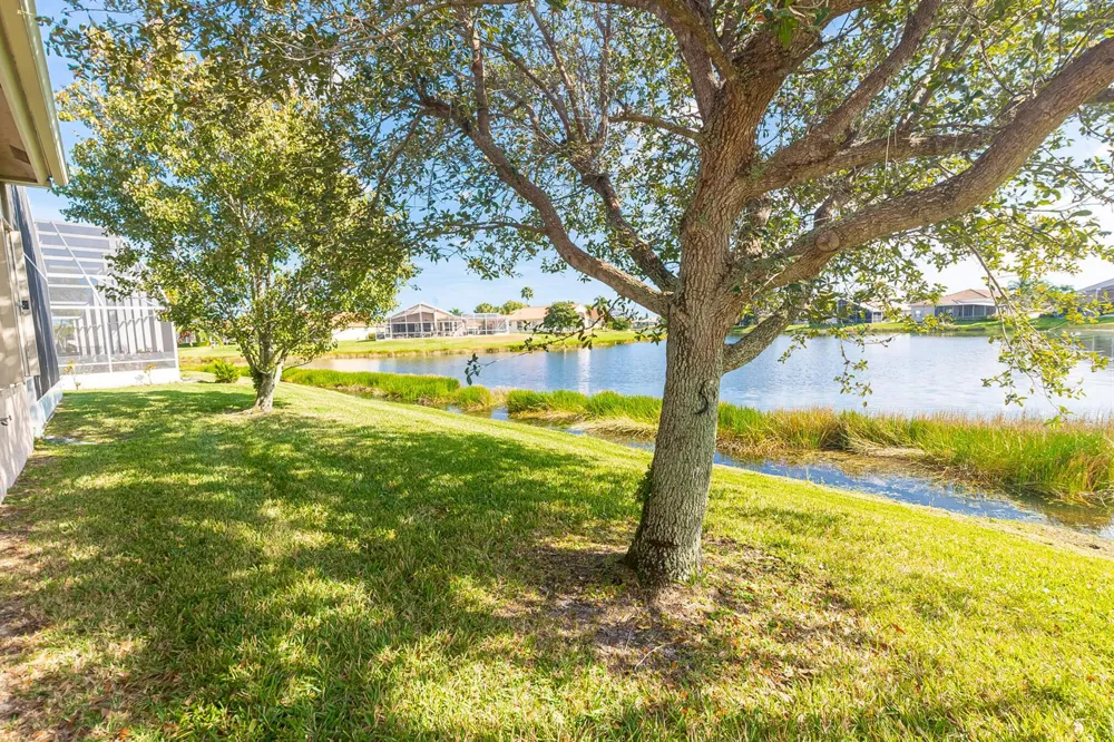 468 NW BLUE LAKE DRIVE Port St. Lucie, FL 34986