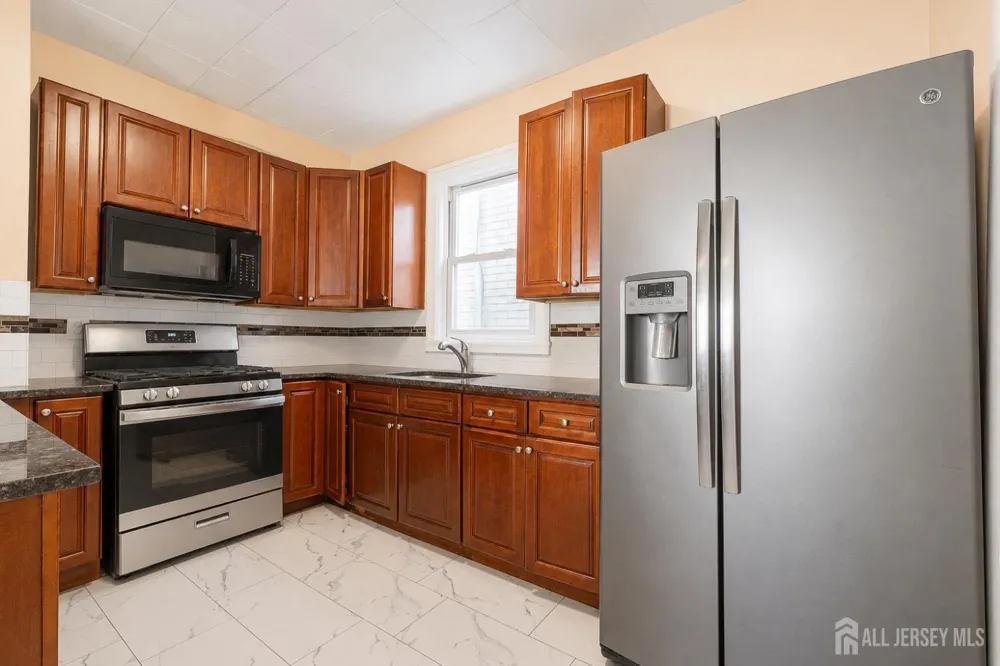 685 Raritan Avenue Perth Amboy, NJ 08861