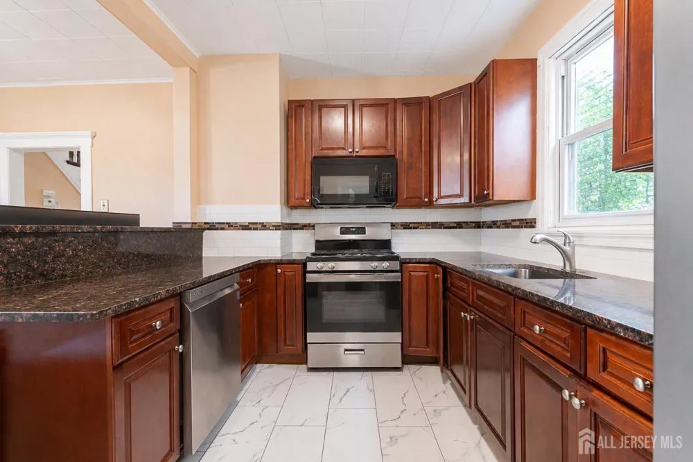 685 Raritan Avenue Perth Amboy, NJ 08861