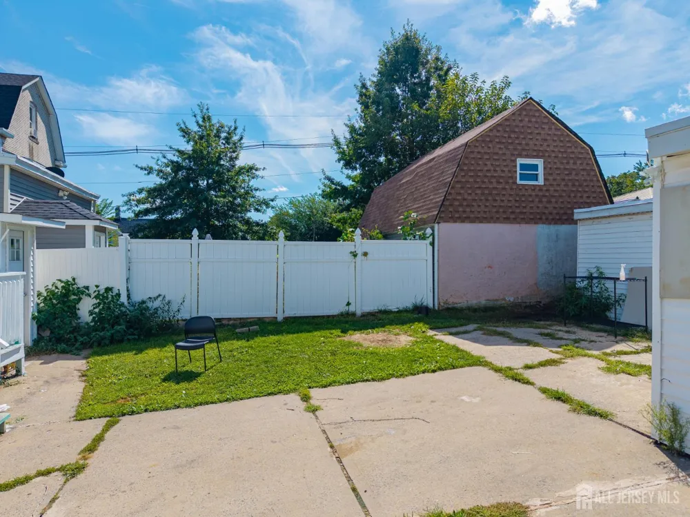 685 Raritan Avenue Perth Amboy, NJ 08861