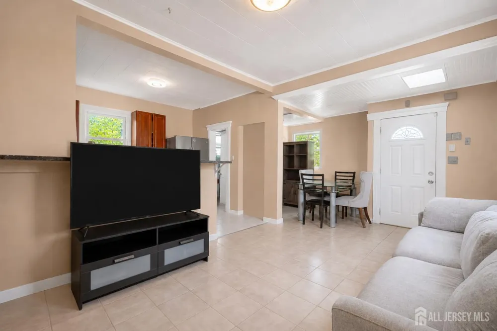 685 Raritan Avenue Perth Amboy, NJ 08861