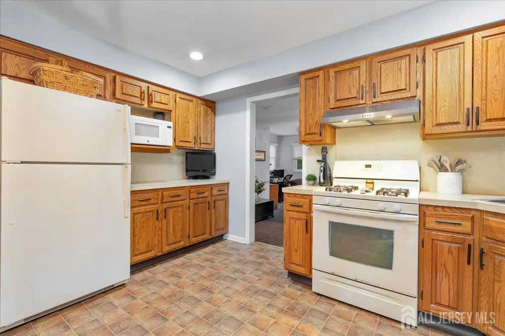 16 Hawthorne Avenue #16 Colonia, NJ 07067