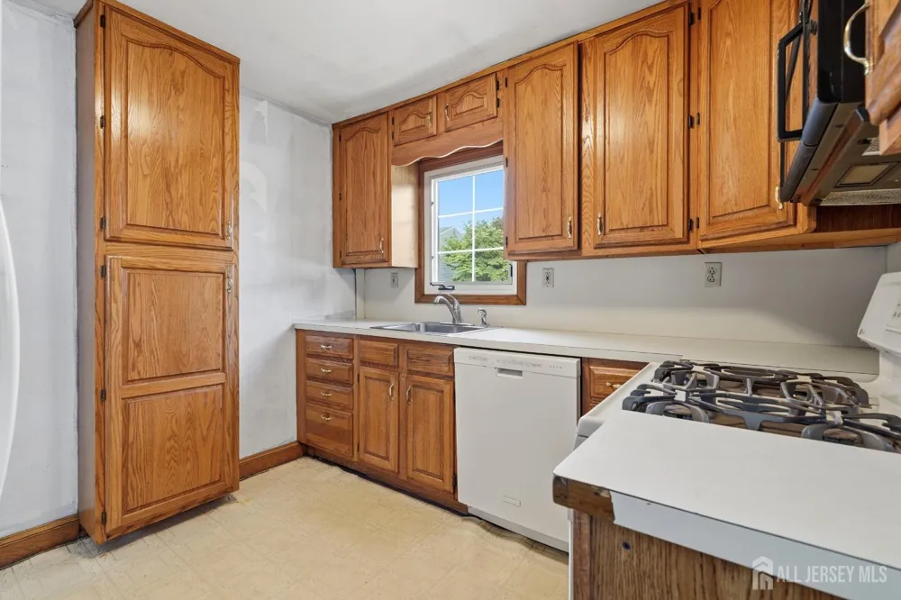 326 Melrose Avenue Middlesex, NJ 08846