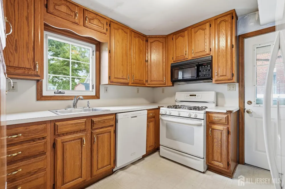 326 Melrose Avenue Middlesex, NJ 08846