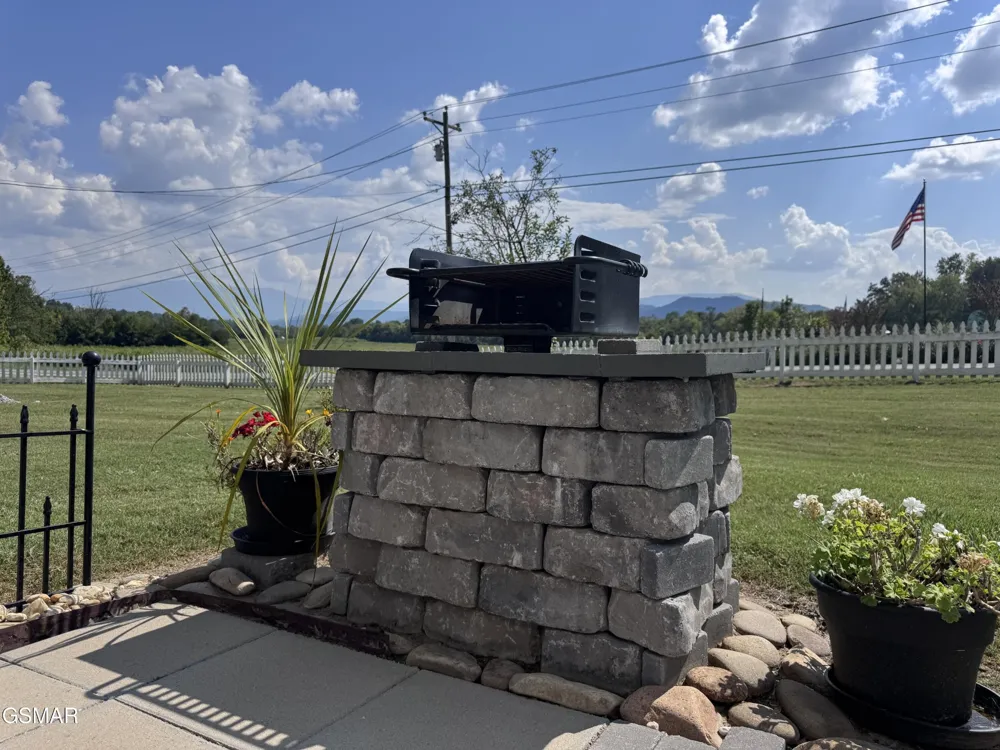 424 Country Path Way Sevierville, TN 37862