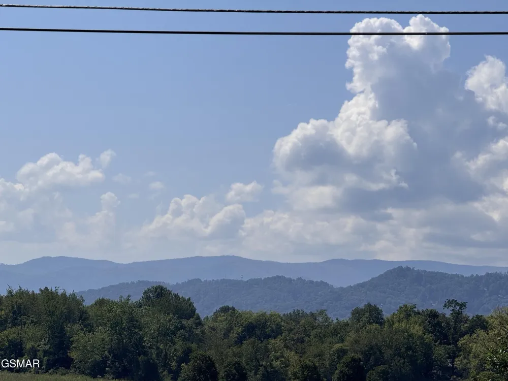 424 Country Path Way Sevierville, TN 37862