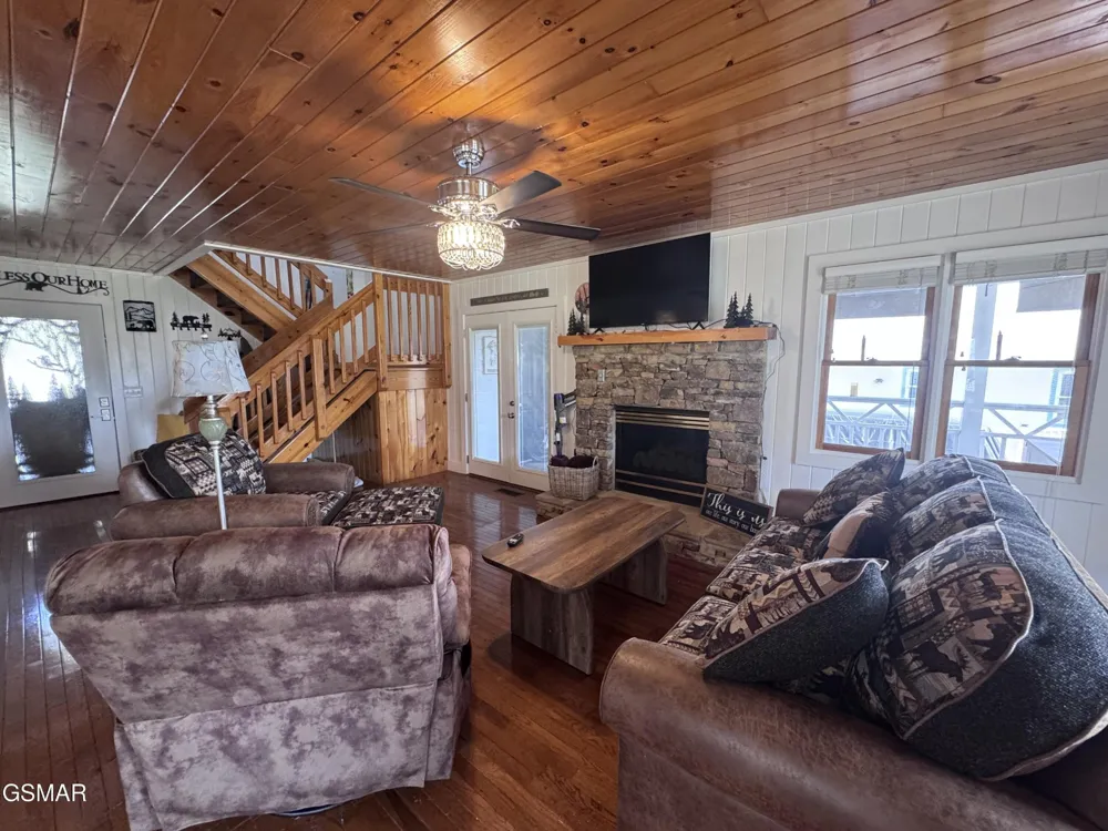 424 Country Path Way Sevierville, TN 37862