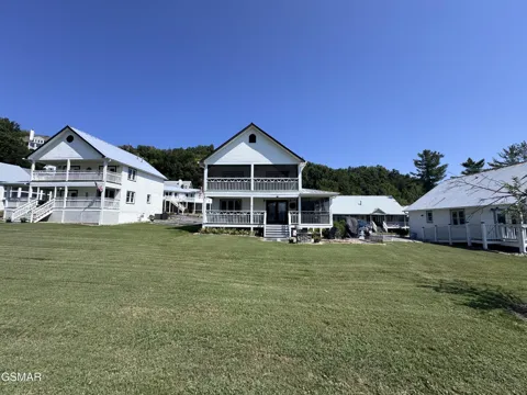 424 Country Path Way