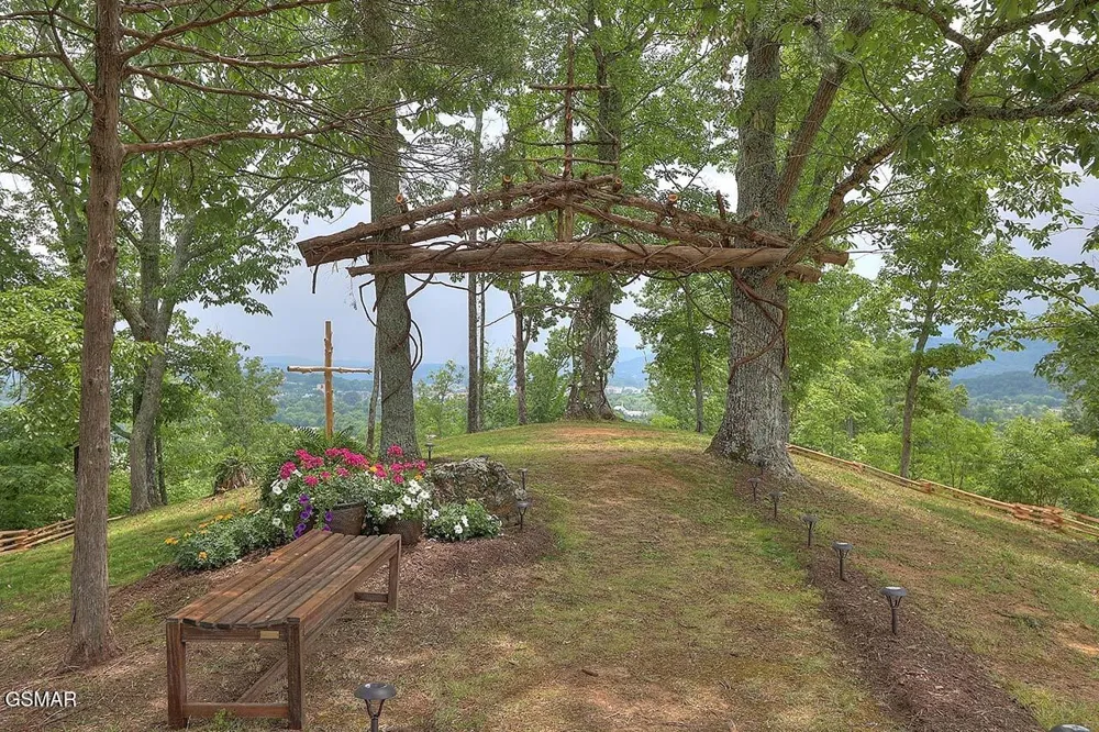 424 Country Path Way Sevierville, TN 37862