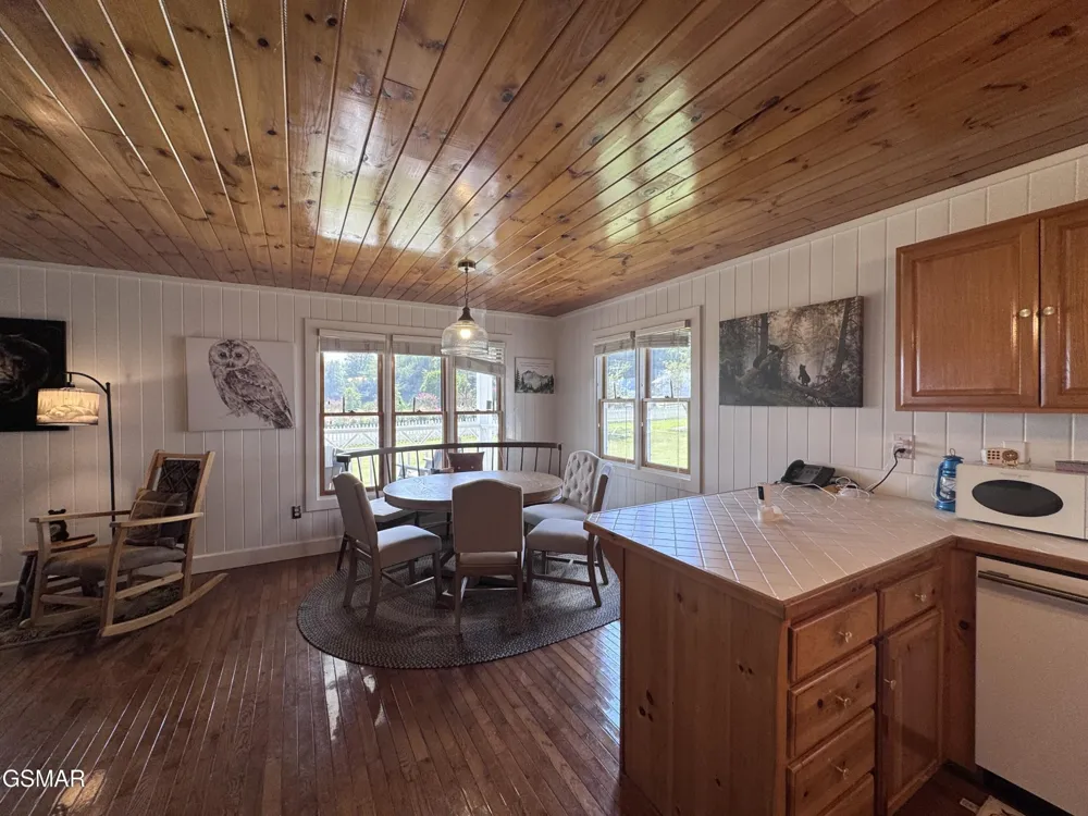 424 Country Path Way Sevierville, TN 37862