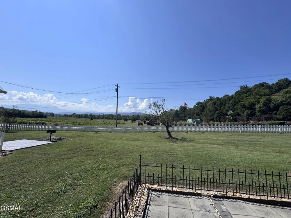 424 Country Path Way Sevierville, TN 37862