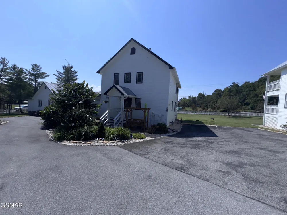 424 Country Path Way Sevierville, TN 37862