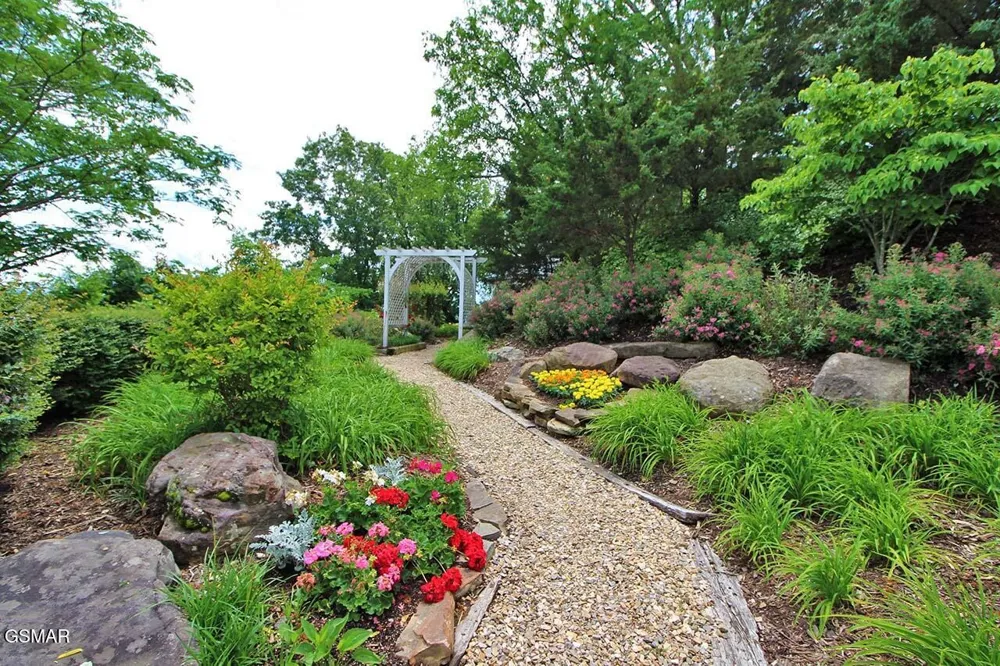 424 Country Path Way Sevierville, TN 37862
