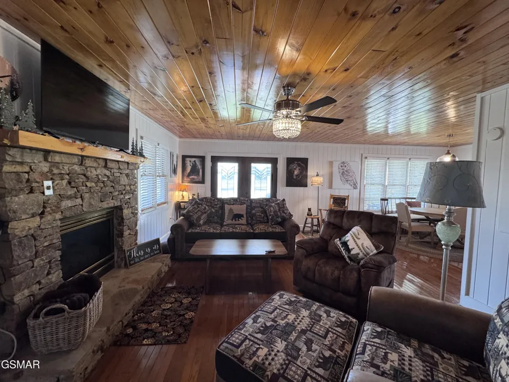 424 Country Path Way Sevierville, TN 37862