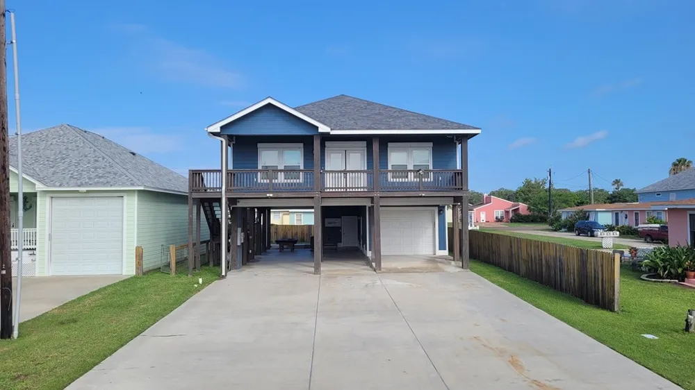 1215 S Live Oak Street Rockport, TX 78382