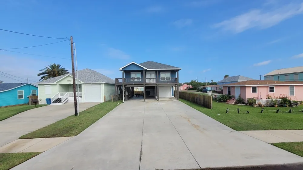 1215 S Live Oak Street Rockport, TX 78382