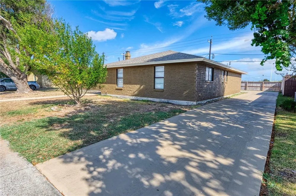 2228 Memorial Parkway Portland, TX 78374