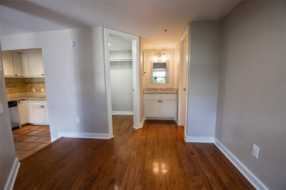 1306 Norwalk Lane #302 Austin, TX 78703