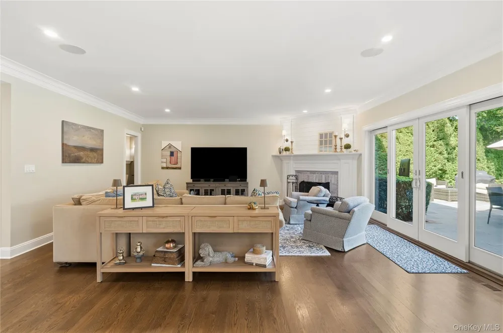 87 4th Street Garden City, NY 11530