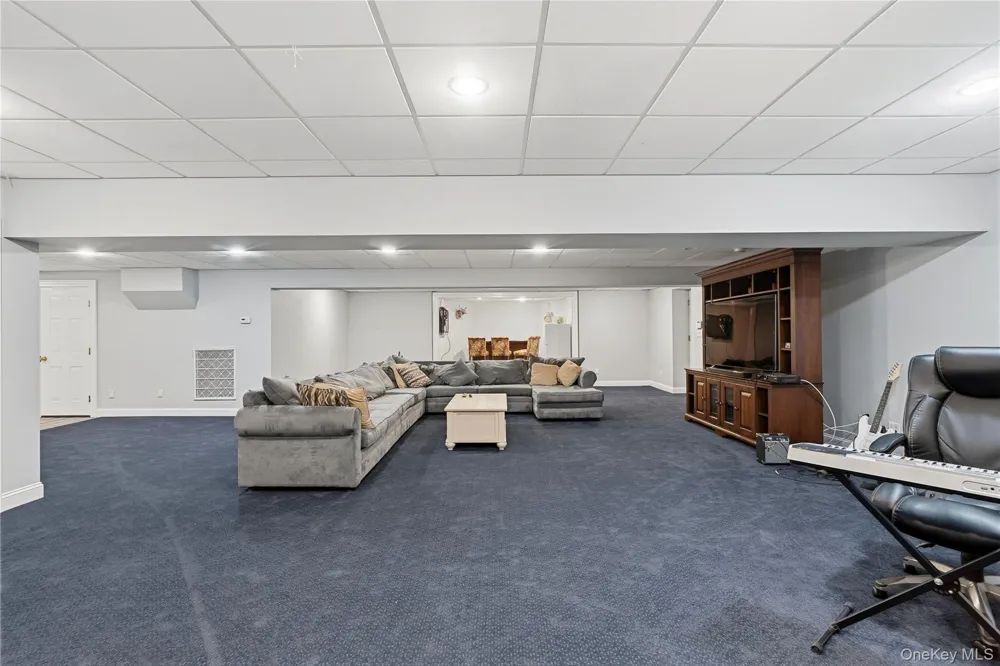 87 4th Street Garden City, NY 11530