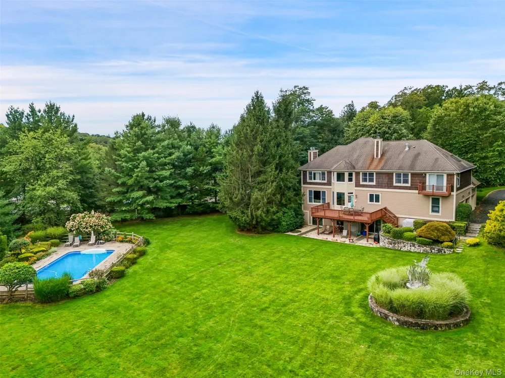 18 Clara Lane Mahopac, NY 10541