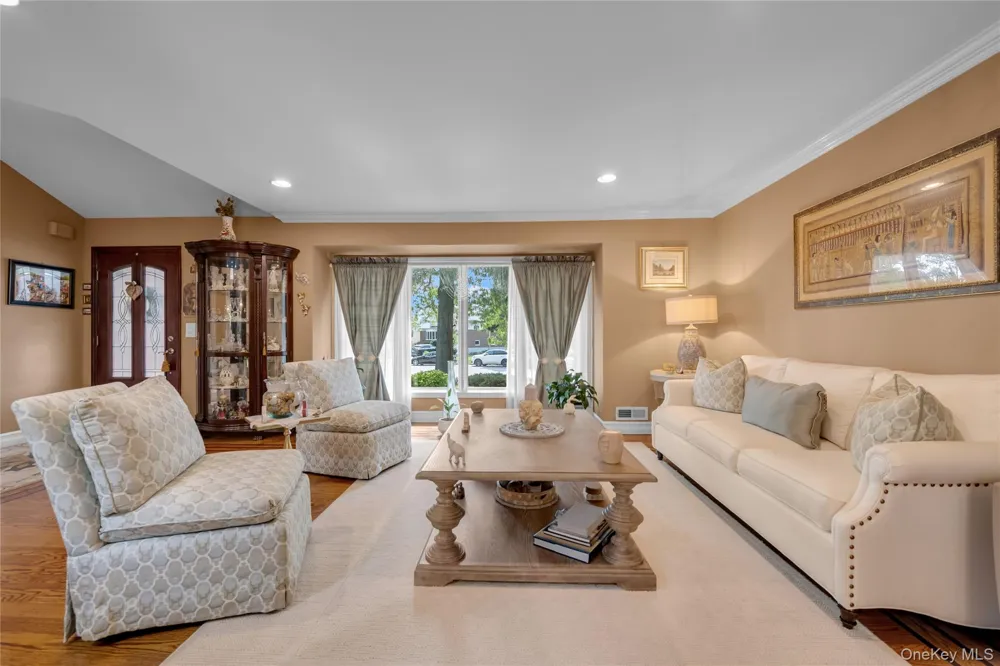 936 Stratford Court Westbury, NY 11590
