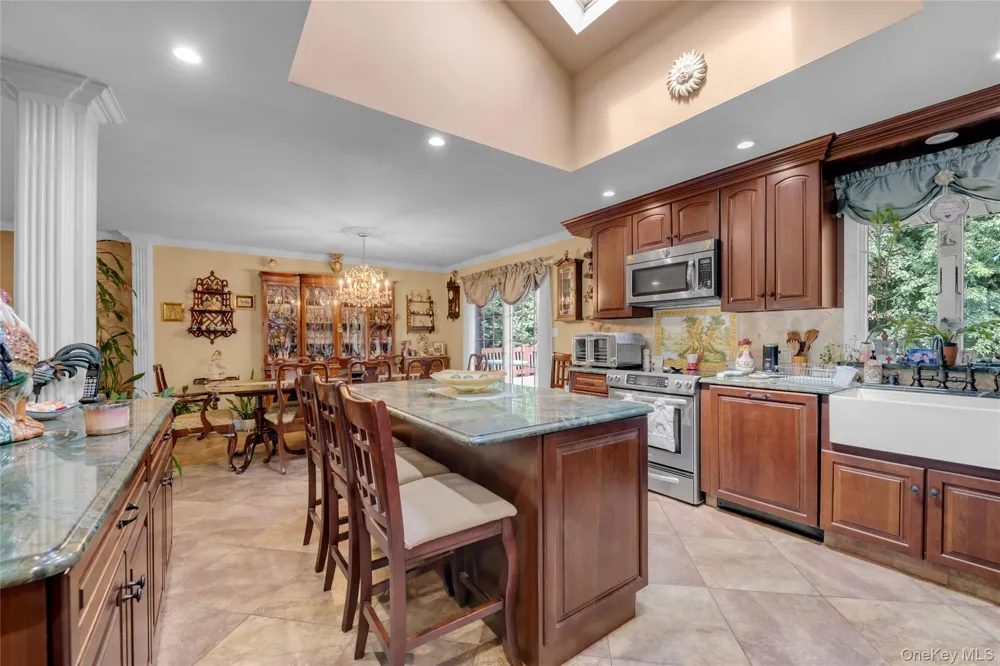 936 Stratford Court Westbury, NY 11590