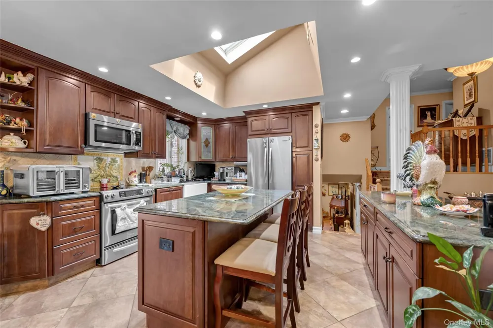 936 Stratford Court Westbury, NY 11590