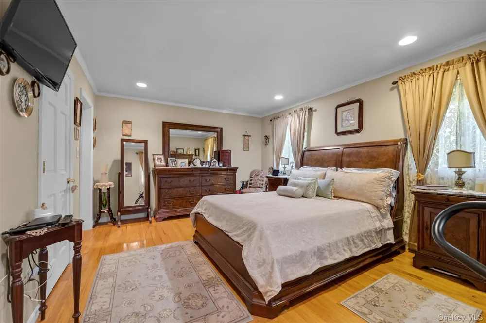936 Stratford Court Westbury, NY 11590