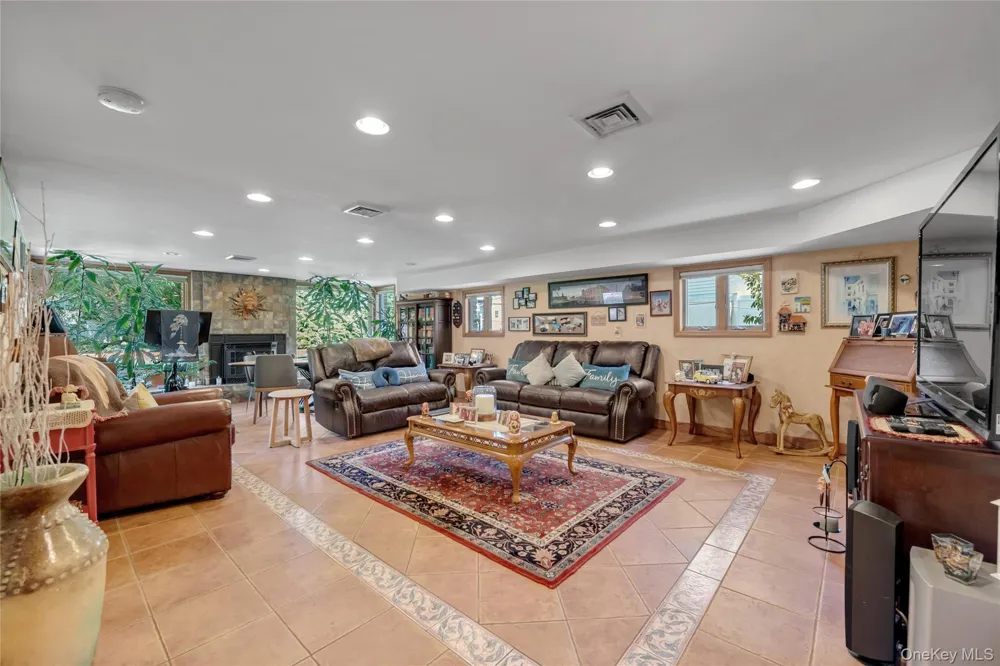 936 Stratford Court Westbury, NY 11590