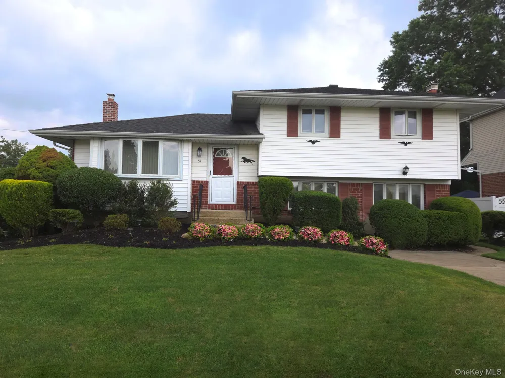 51 Eileen Avenue Plainview, NY 11803