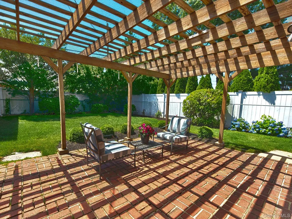 51 Eileen Avenue Plainview, NY 11803