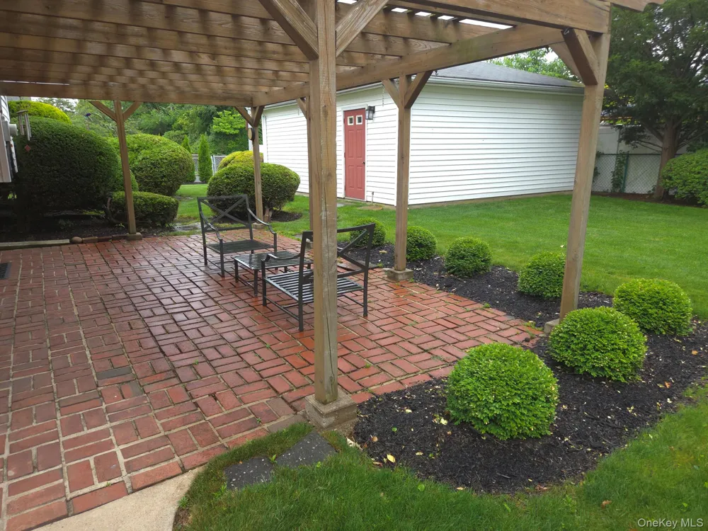 51 Eileen Avenue Plainview, NY 11803