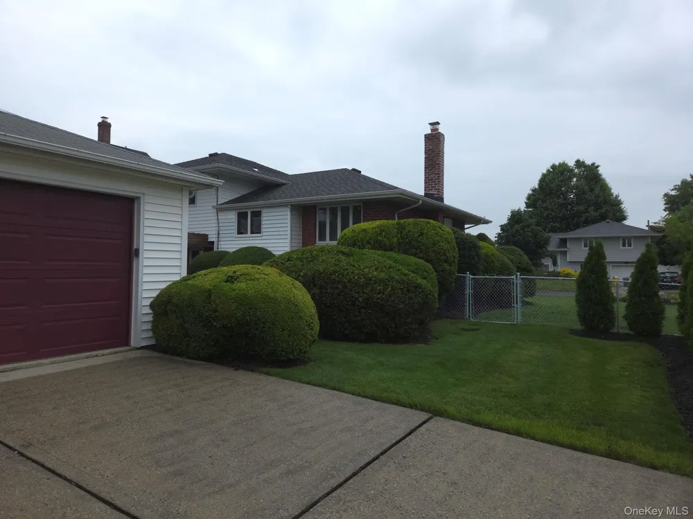 51 Eileen Avenue Plainview, NY 11803